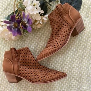 🍂Dolce Vita Spence Suede Booties🍂